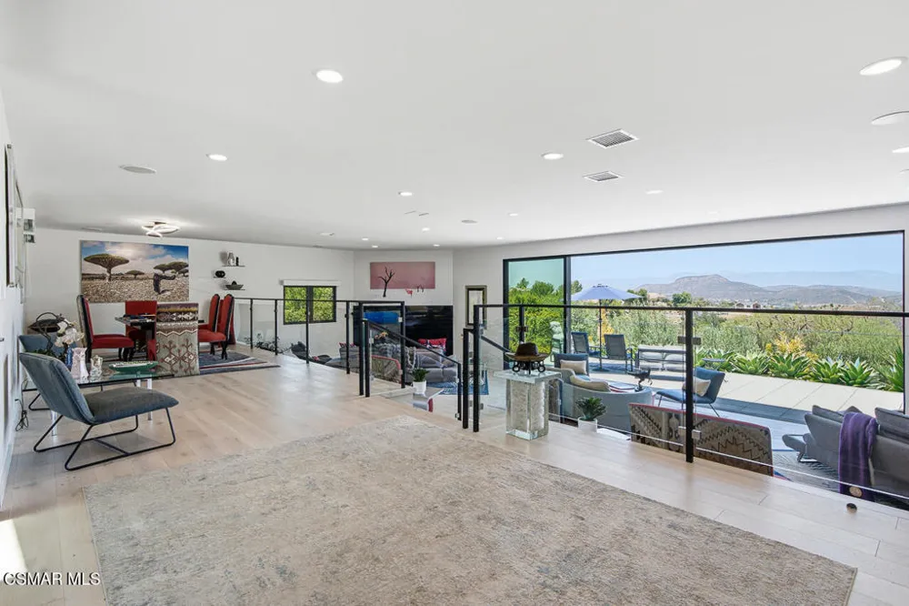 2800 Lynnview Street Newbury Park, CA 91320