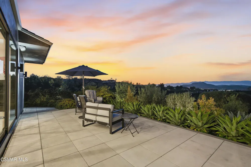 2800 Lynnview Street Newbury Park, CA 91320
