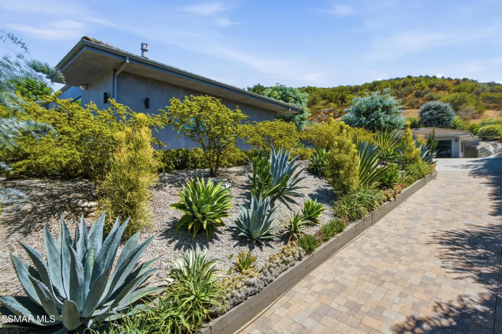 2800 Lynnview Street Newbury Park, CA 91320