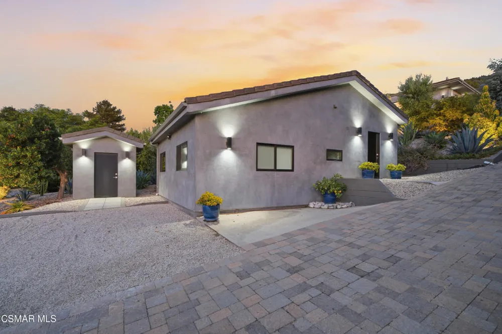2800 Lynnview Street Newbury Park, CA 91320