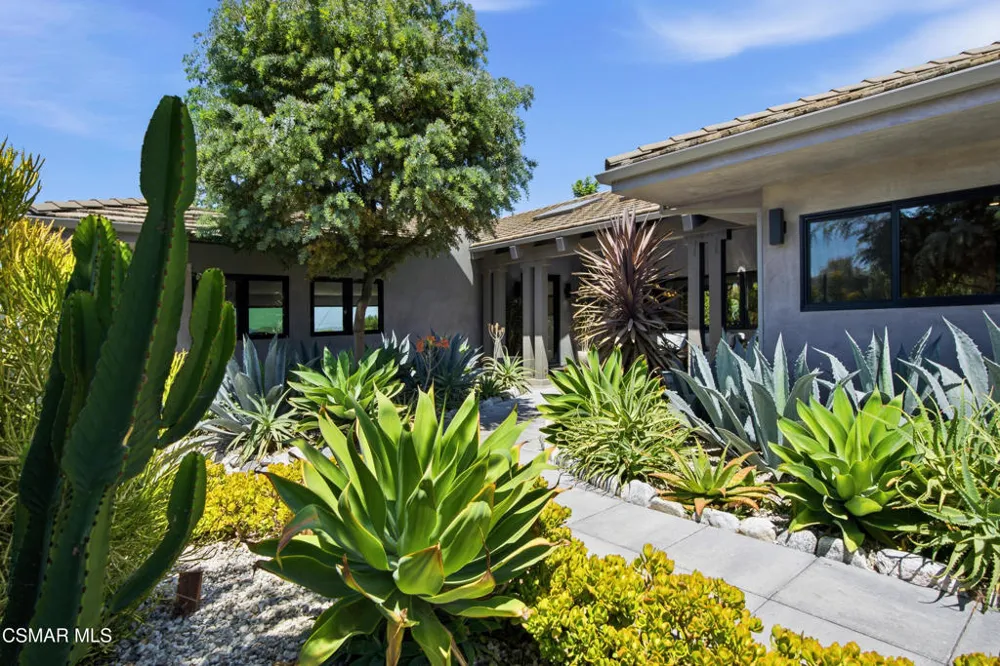 2800 Lynnview Street Newbury Park, CA 91320