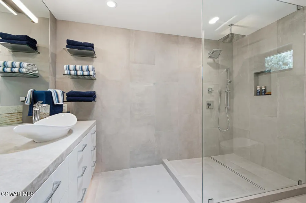 2800 Lynnview Street Newbury Park, CA 91320