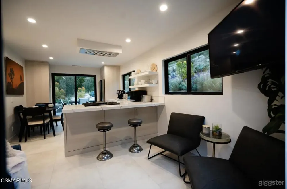 2800 Lynnview Street Newbury Park, CA 91320