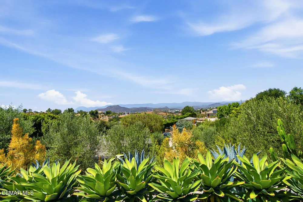 2800 Lynnview Street Newbury Park, CA 91320