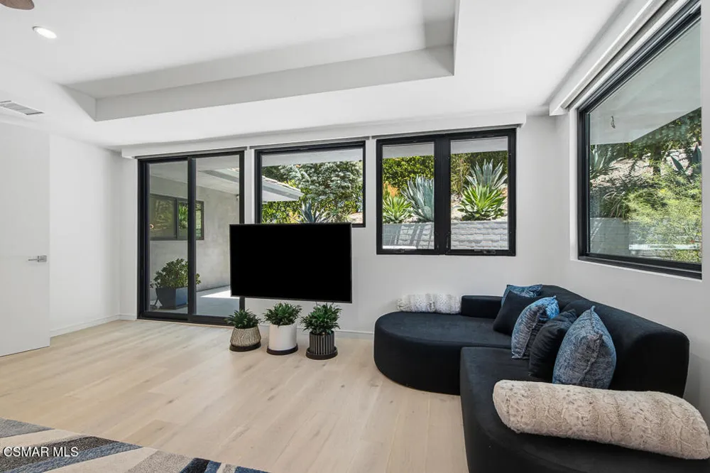 2800 Lynnview Street Newbury Park, CA 91320