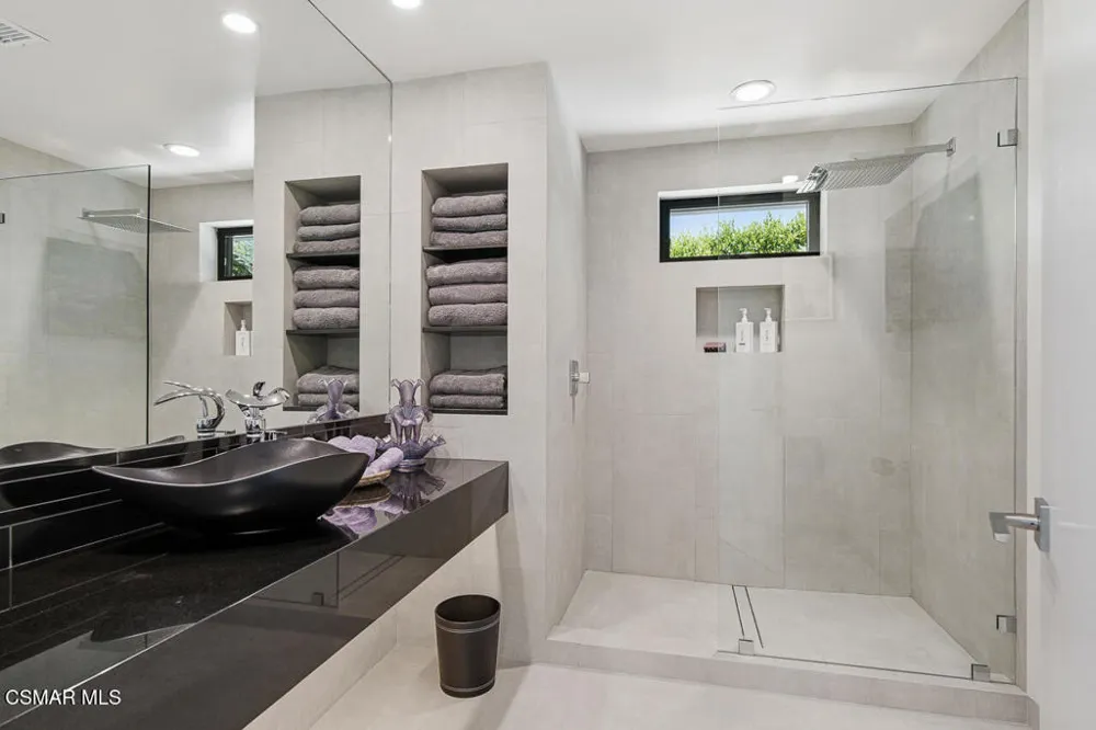2800 Lynnview Street Newbury Park, CA 91320
