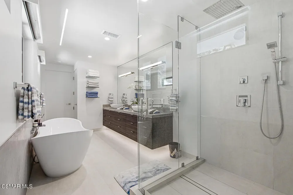2800 Lynnview Street Newbury Park, CA 91320