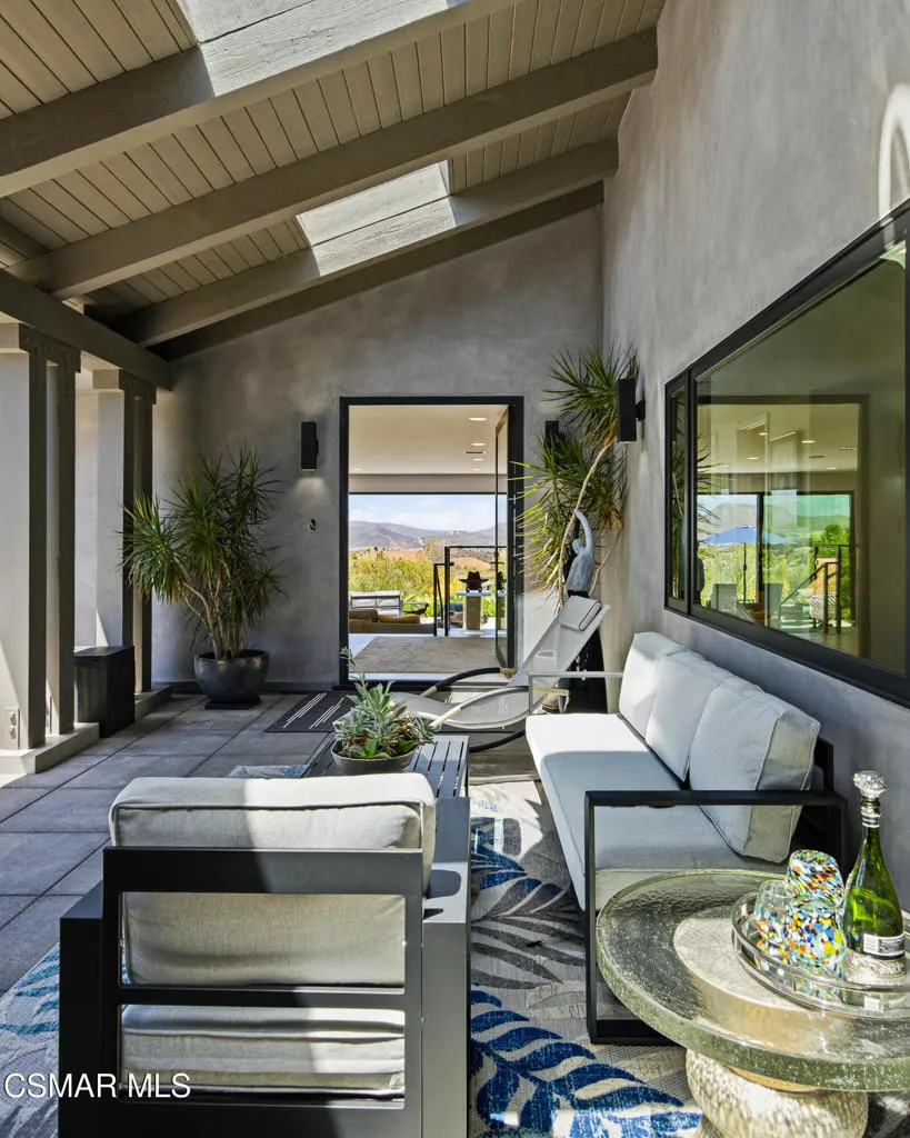 2800 Lynnview Street Newbury Park, CA 91320