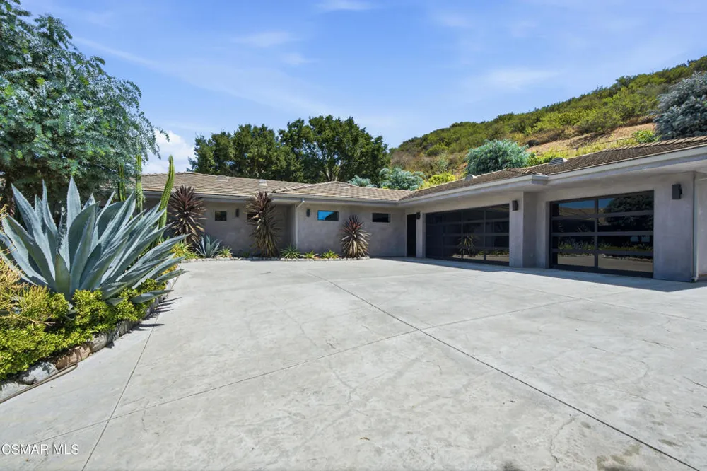 2800 Lynnview Street Newbury Park, CA 91320