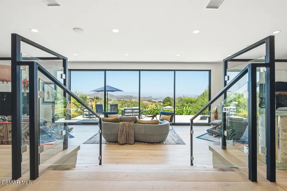 2800 Lynnview Street Newbury Park, CA 91320