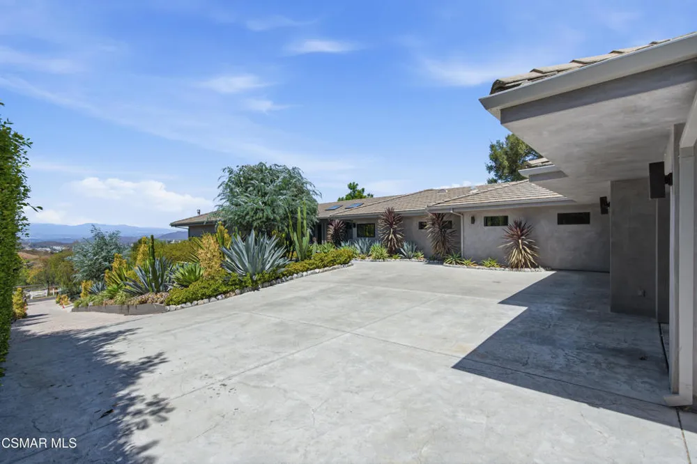 2800 Lynnview Street Newbury Park, CA 91320