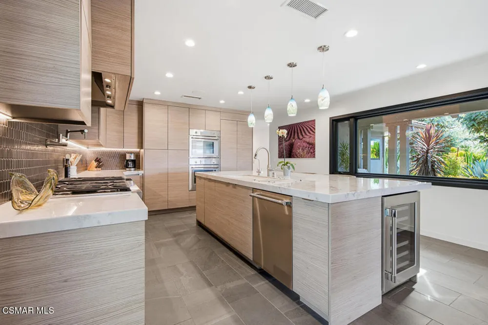 2800 Lynnview Street Newbury Park, CA 91320