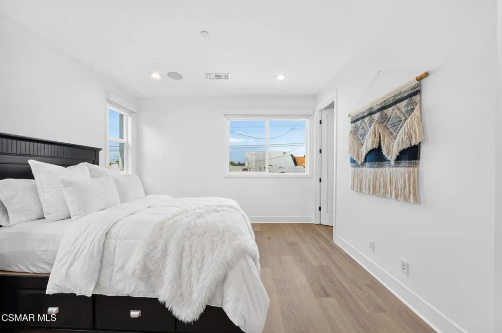 1135 Commonwealth Avenue Los Angeles, CA 90029