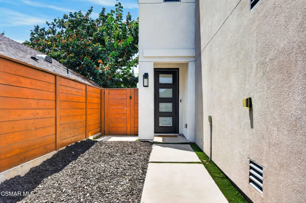 1135 Commonwealth Avenue Los Angeles, CA 90029