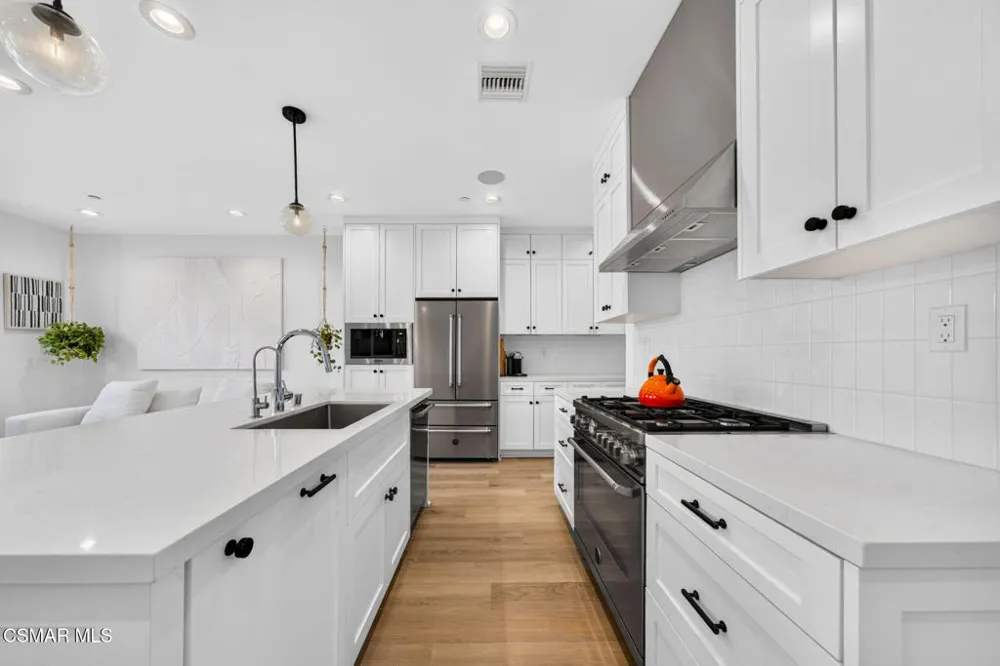 1135 Commonwealth Avenue Los Angeles, CA 90029