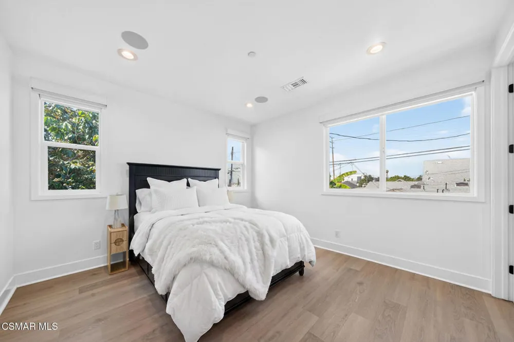1135 Commonwealth Avenue Los Angeles, CA 90029