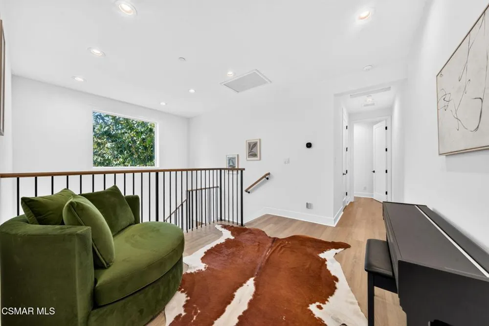1135 Commonwealth Avenue Los Angeles, CA 90029
