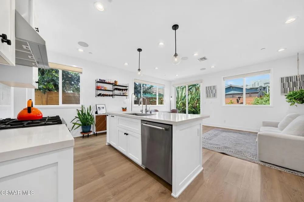 1135 Commonwealth Avenue Los Angeles, CA 90029