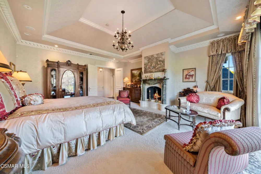 240 W Stafford Road Thousand Oaks, CA 91361