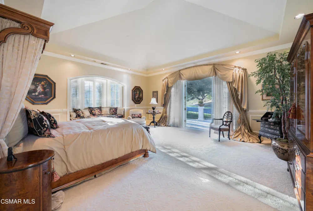 240 W Stafford Road Thousand Oaks, CA 91361