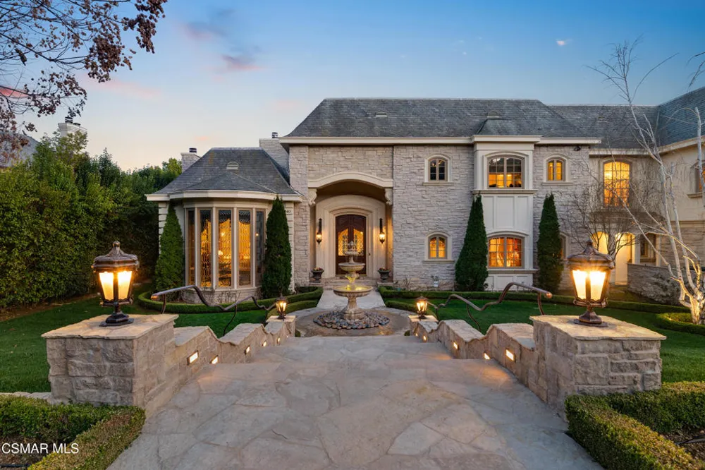 240 W Stafford Road Thousand Oaks, CA 91361