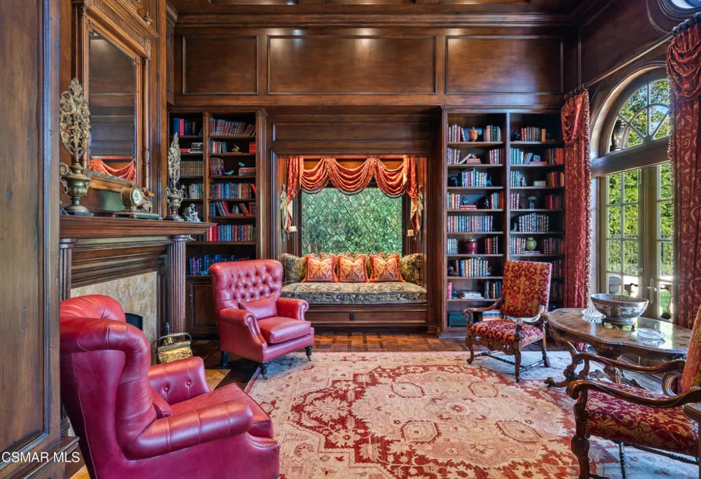240 W Stafford Road Thousand Oaks, CA 91361