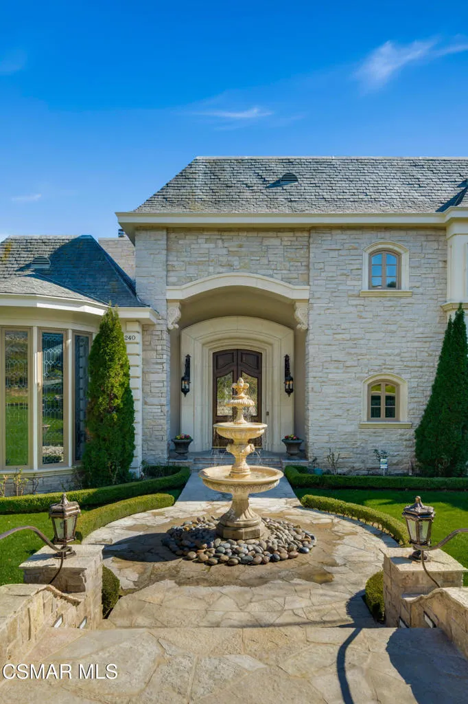 240 W Stafford Road Thousand Oaks, CA 91361