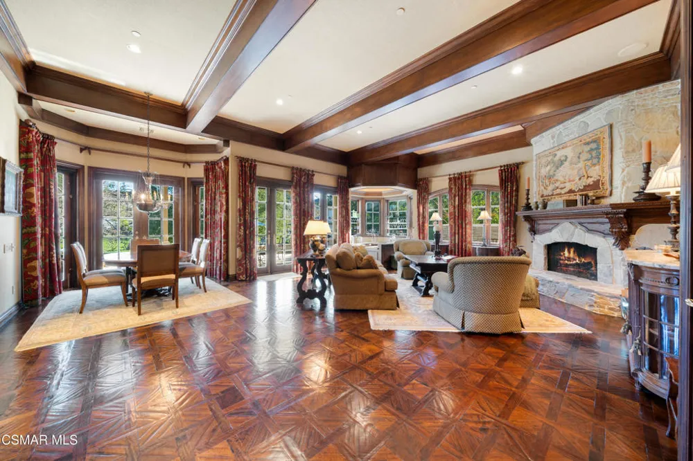240 W Stafford Road Thousand Oaks, CA 91361