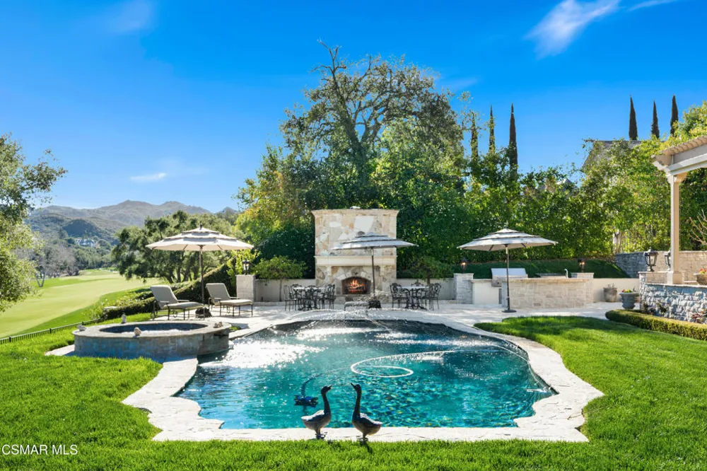 240 W Stafford Road Thousand Oaks, CA 91361