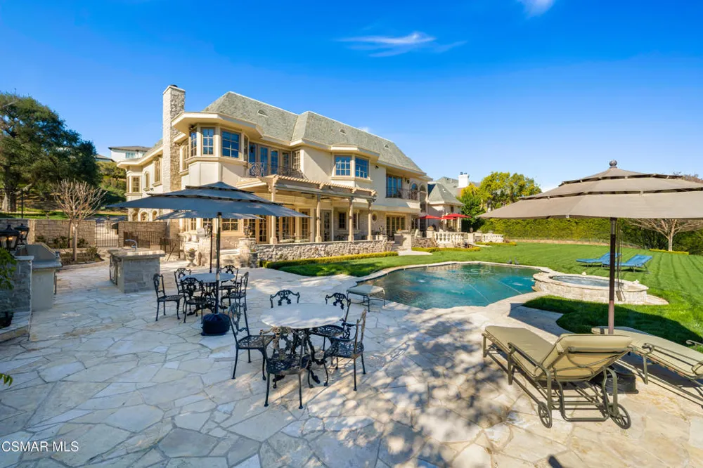 240 W Stafford Road Thousand Oaks, CA 91361