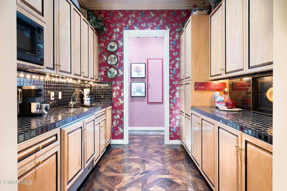 240 W Stafford Road Thousand Oaks, CA 91361