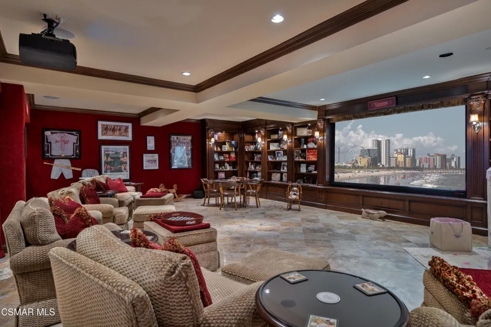 240 W Stafford Road Thousand Oaks, CA 91361
