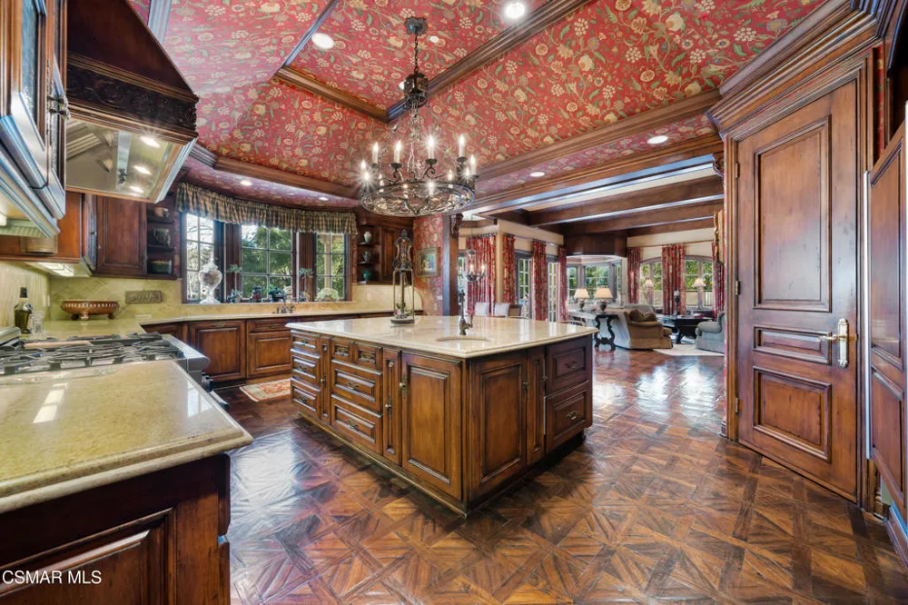 240 W Stafford Road Thousand Oaks, CA 91361