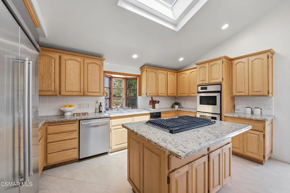 1592 Brentford Avenue Westlake Village, CA 91361