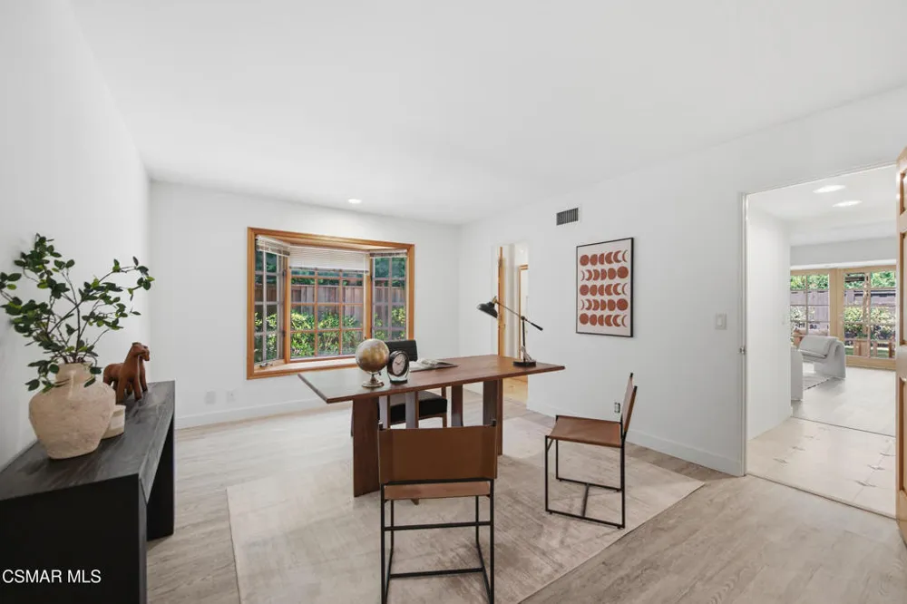1592 Brentford Avenue Westlake Village, CA 91361