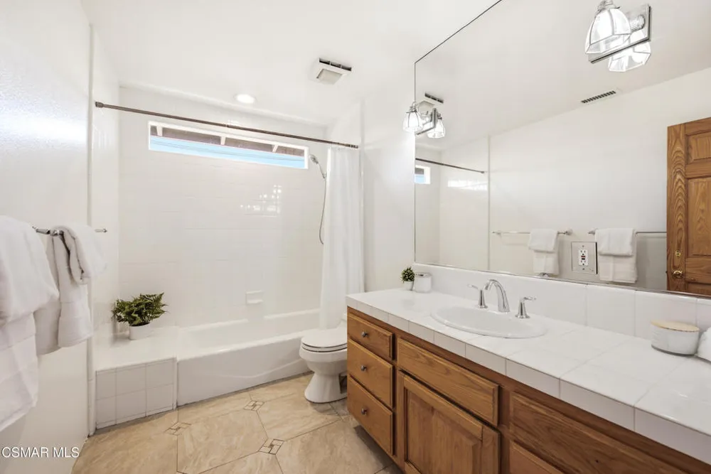 1592 Brentford Avenue Westlake Village, CA 91361