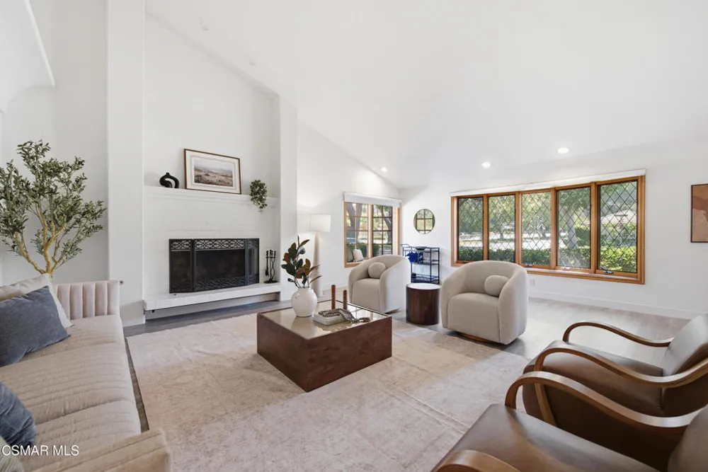 1592 Brentford Avenue Westlake Village, CA 91361