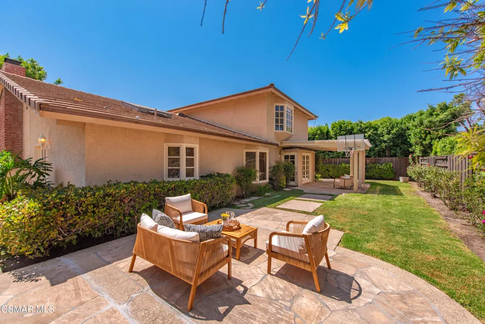 1592 Brentford Avenue Westlake Village, CA 91361