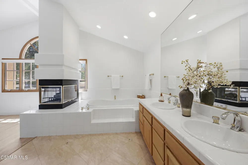 1592 Brentford Avenue Westlake Village, CA 91361
