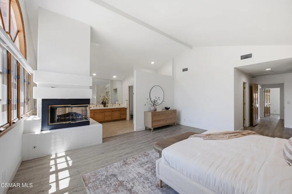 1592 Brentford Avenue Westlake Village, CA 91361
