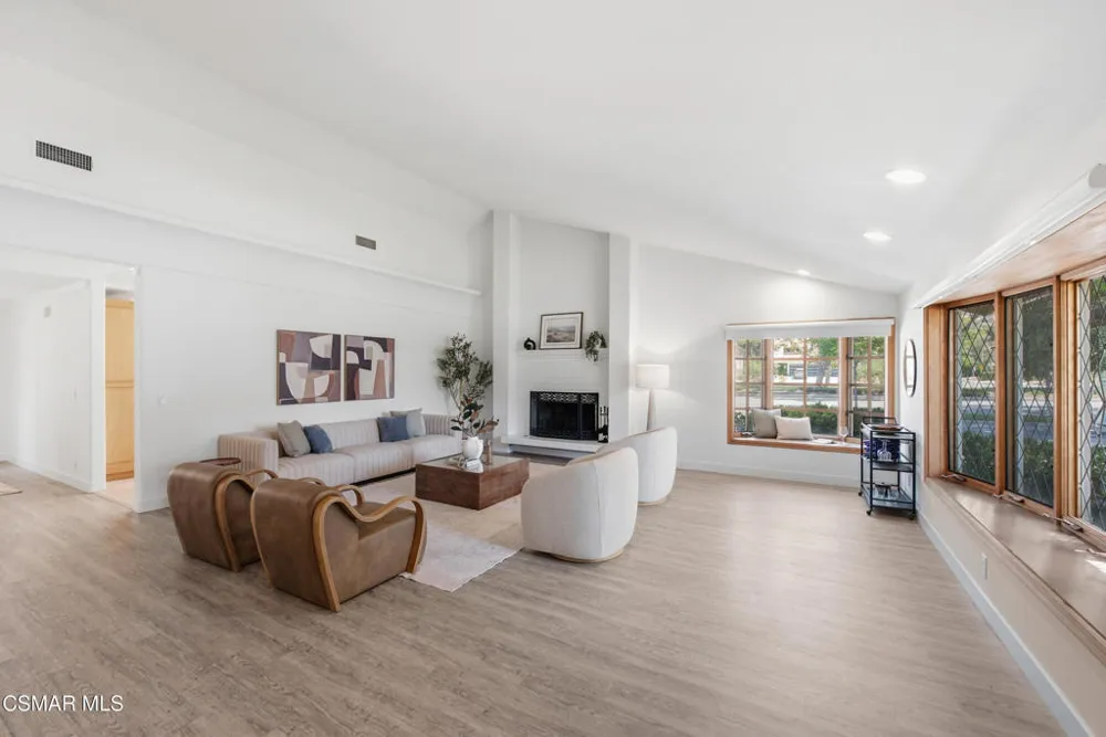 1592 Brentford Avenue Westlake Village, CA 91361