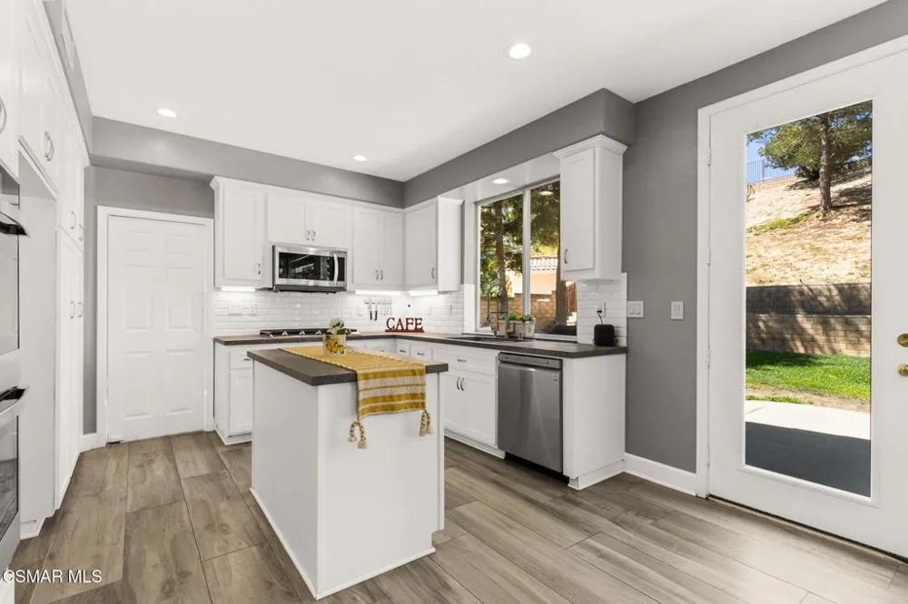 15621 Harte Lane Moorpark, CA 93021