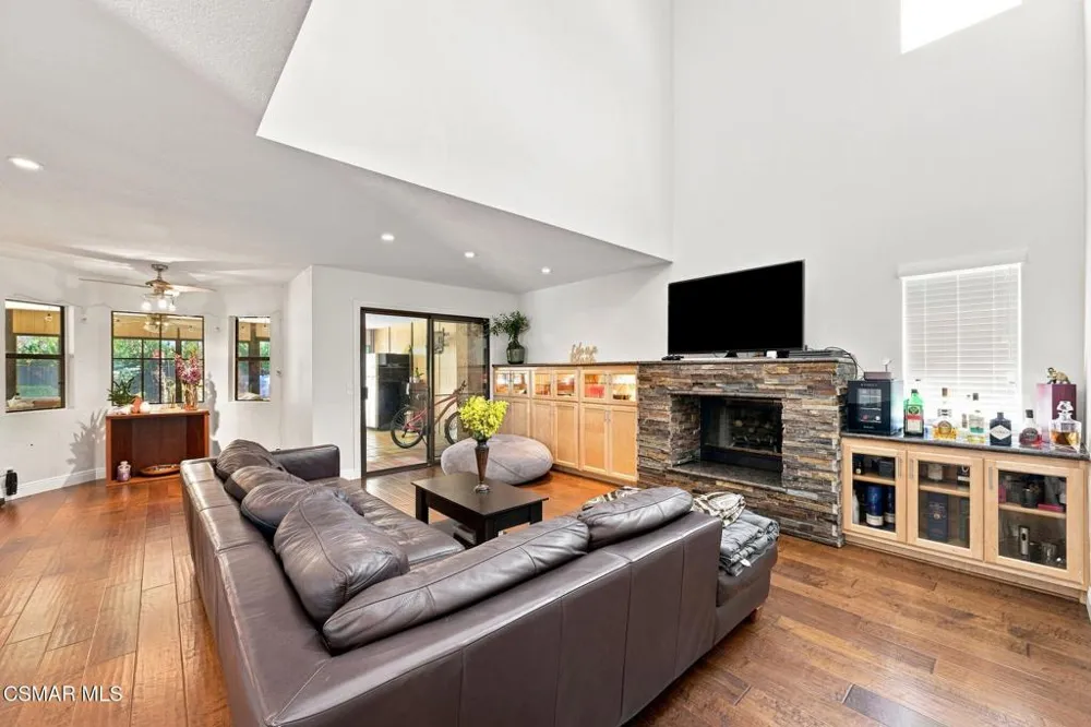 3982 Santa Monica Court Newbury Park, CA 91320