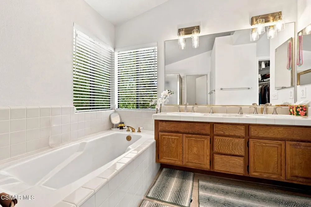 3982 Santa Monica Court Newbury Park, CA 91320