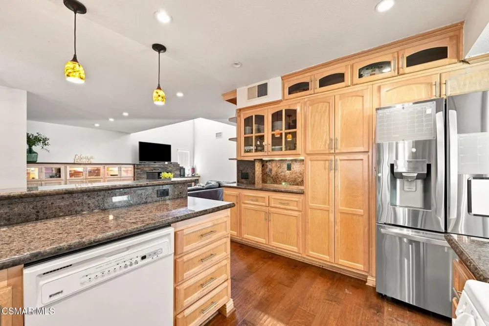3982 Santa Monica Court Newbury Park, CA 91320