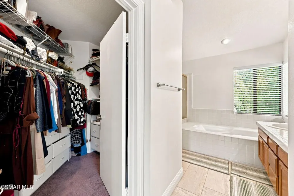 3982 Santa Monica Court Newbury Park, CA 91320