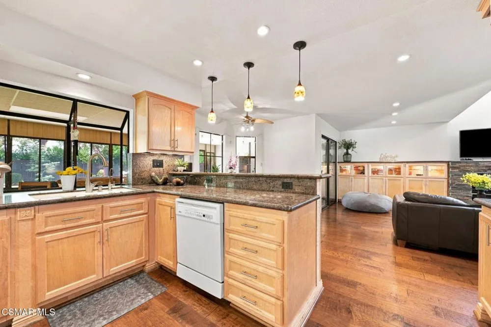 3982 Santa Monica Court Newbury Park, CA 91320
