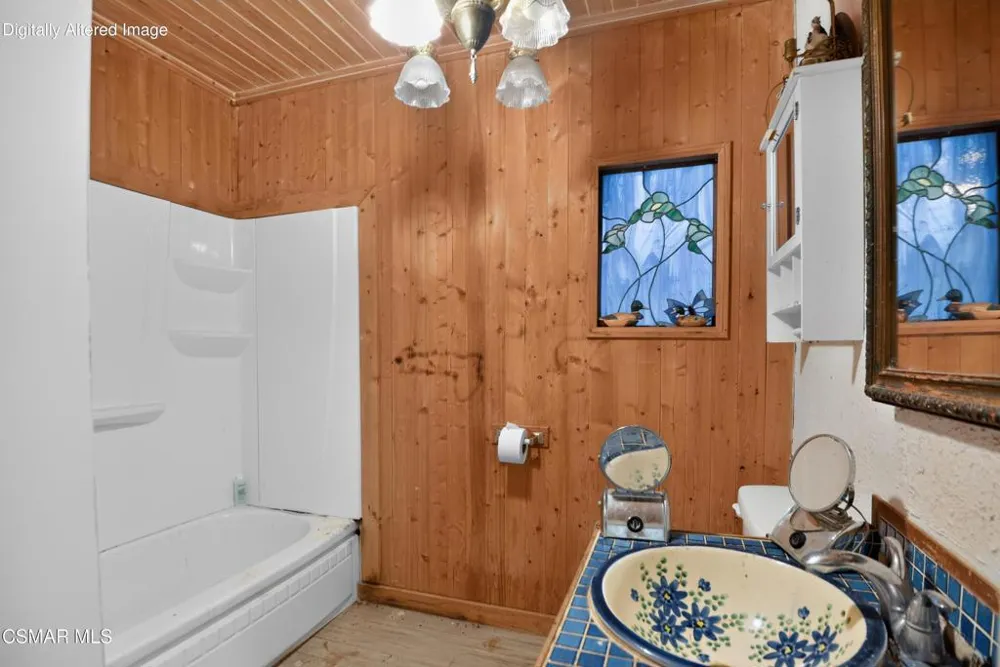 9208 Thompson Avenue Chatsworth, CA 91311