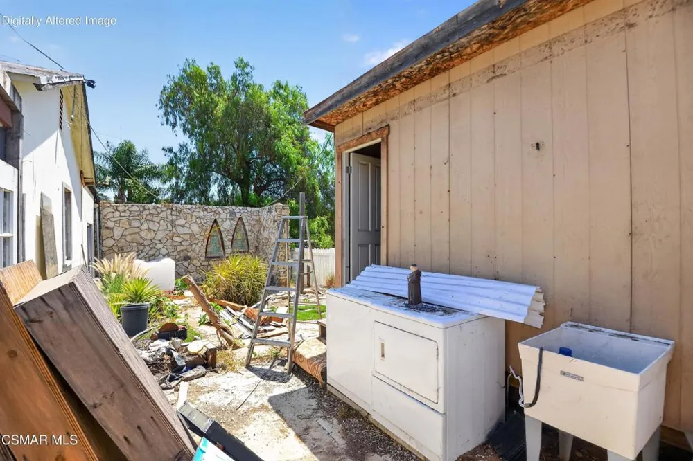 9208 Thompson Avenue Chatsworth, CA 91311