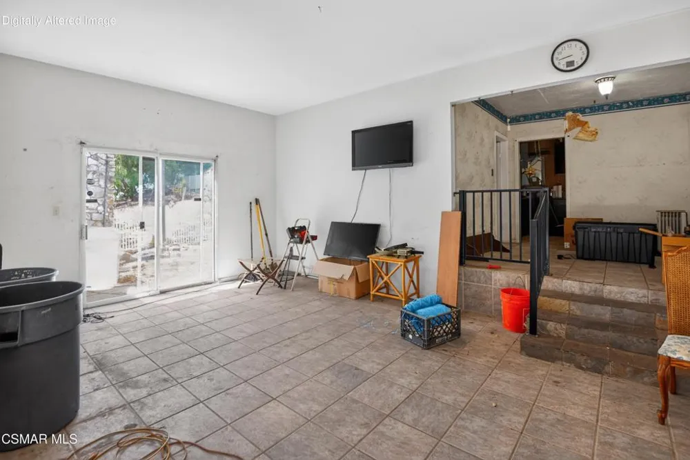9208 Thompson Avenue Chatsworth, CA 91311